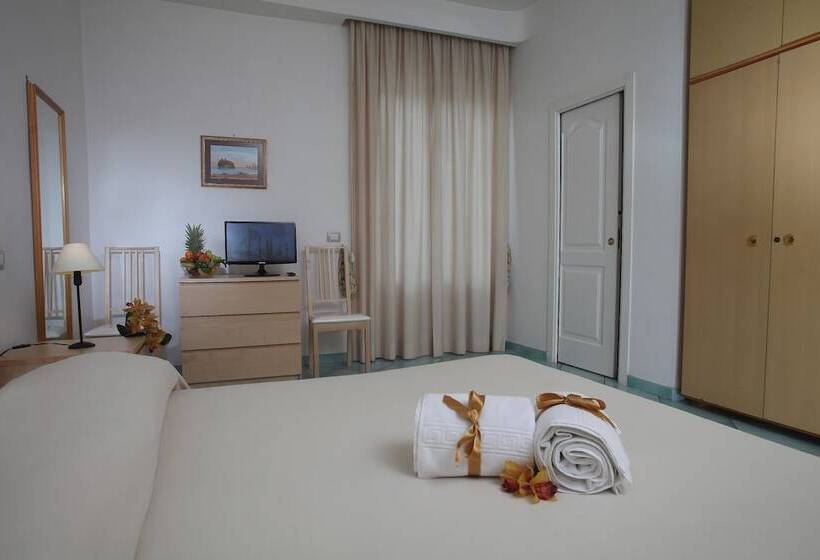 Четырехместный Номер Стандарт с Балконом, & Residence Matarese
