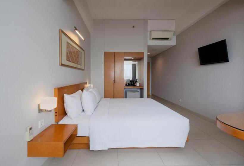 Номер Deluxe, The Capital Hotel Surabaya