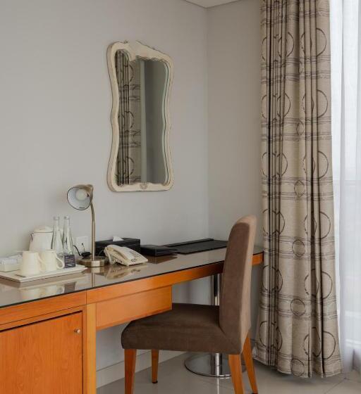 Полулюкс, The Capital Hotel Surabaya