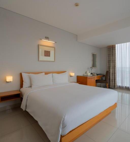 Полулюкс, The Capital Hotel Surabaya