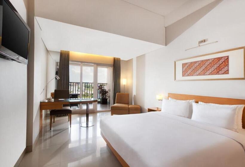 Номер Deluxe, The Capital Hotel Surabaya
