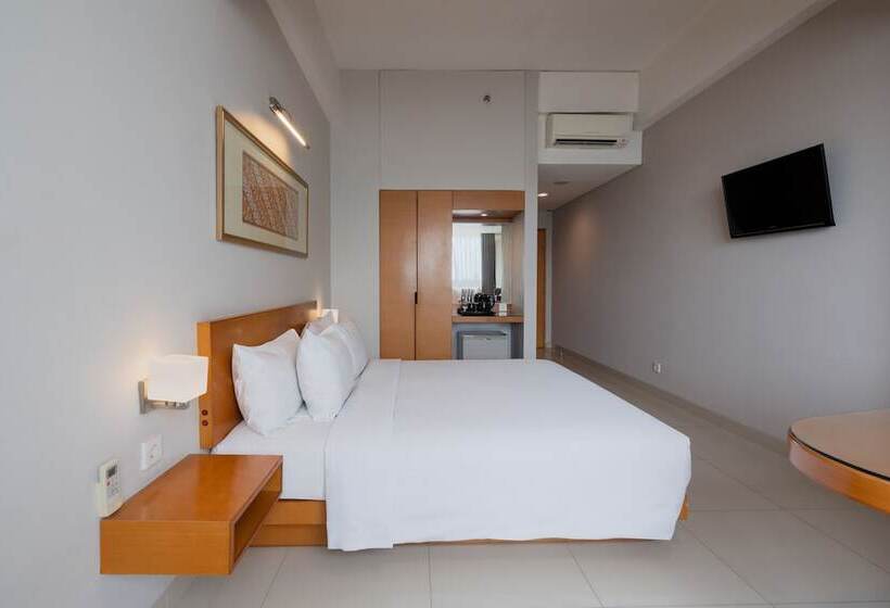 Номер Deluxe, The Capital Hotel Surabaya