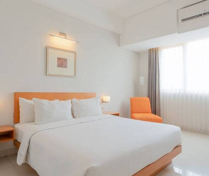 Номер Deluxe, The Capital Hotel Surabaya