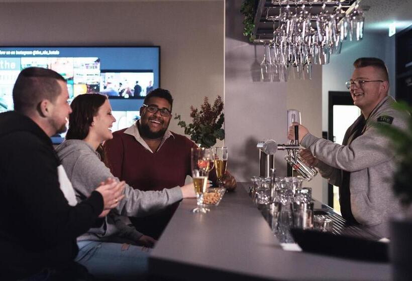 스탠다드 스튜디오, Holiday Inn   The Niu Star Sindelfingen, An Ihg