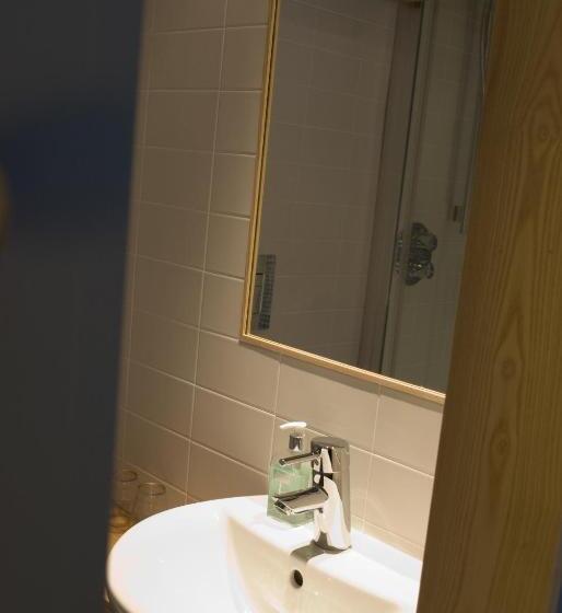 اتاق استاندارد سه نفره, Grasshoppers Hotel Glasgow