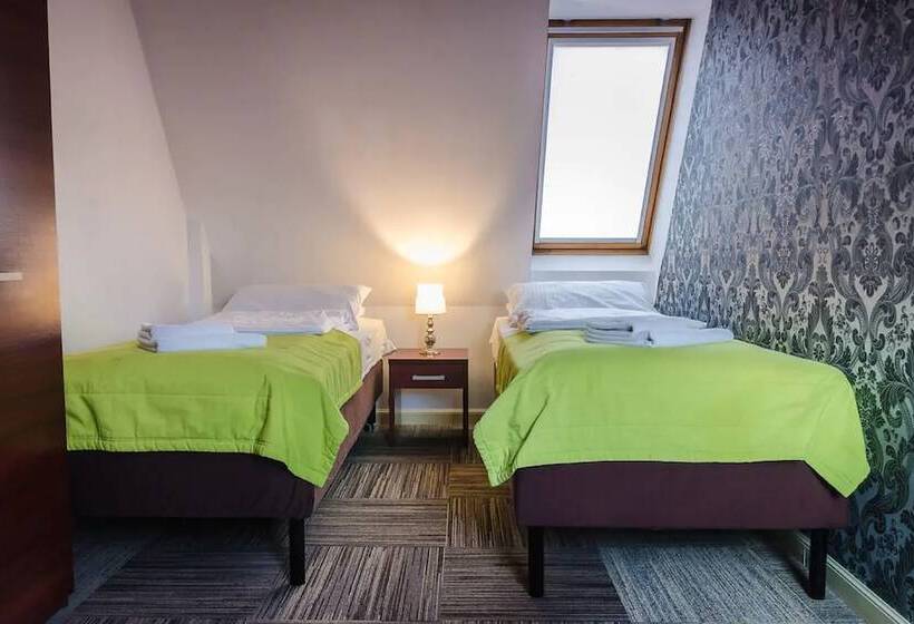 اتاق لوکس چهار تخته, Artus  Old Town