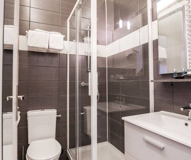 Номер Стандарт, Hôtel De La T.a