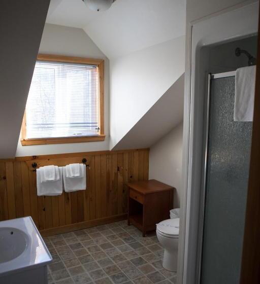 샬레, Le Montagnard – Auberge/hôtel & Chalets