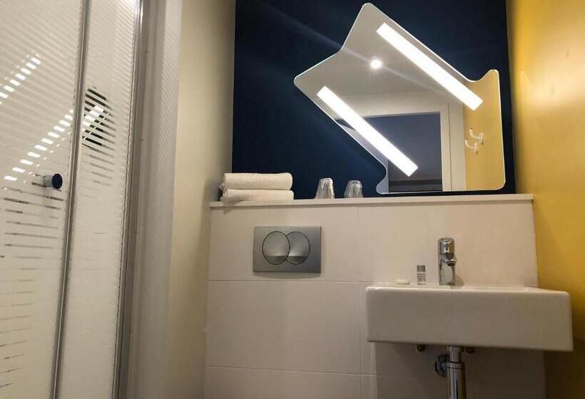 Pokój Standard Trzyosobowy, Ibis Budget Reims Parc Des Expositions