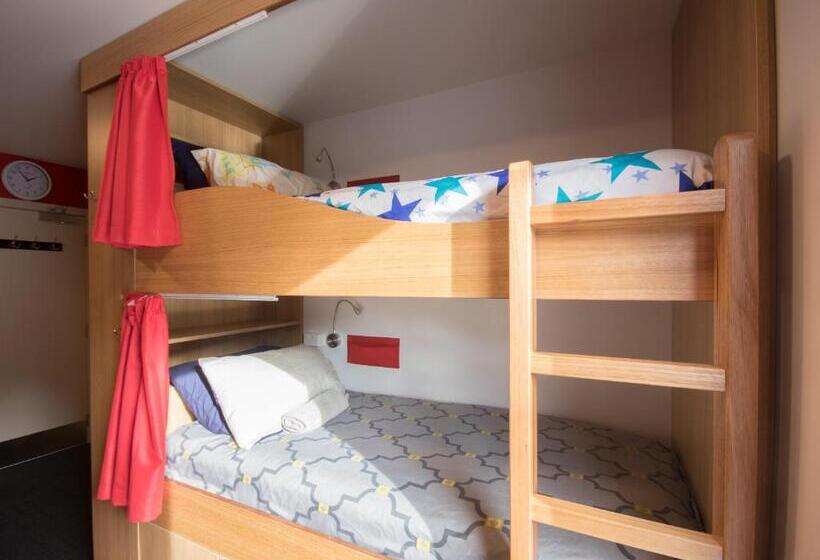 공동 객실, Adventure Q2 Hostel