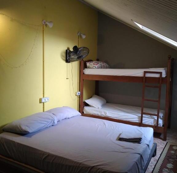 이코노미 룸, Our Way Guest House & Hostel