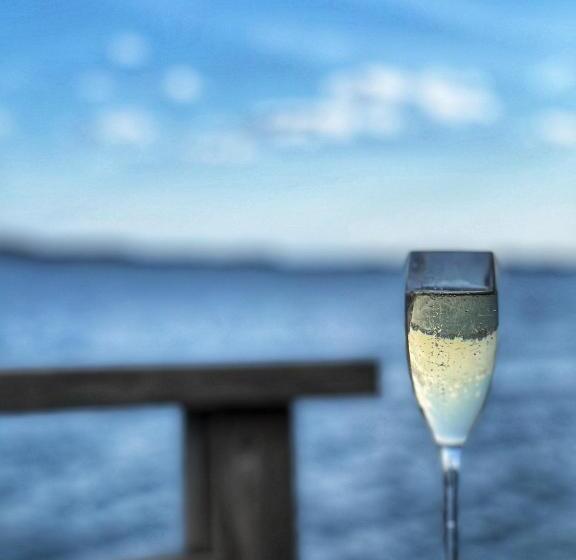 استودیوی استاندارد, Strandflickornas Havshotell Lysekil