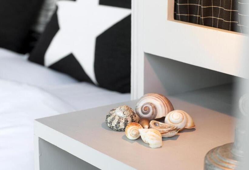 استودیوی استاندارد, Strandflickornas Havshotell Lysekil