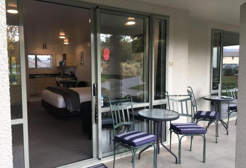 디럭스 룸, Colonial Manor Motel