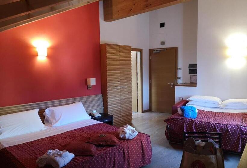 Четырехместный Номер Стандарт, Albergo Cavallino Bianco
