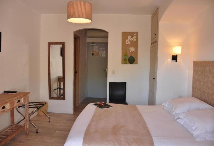 Comfort room with terrace, Hôtel De La Vierge Noire