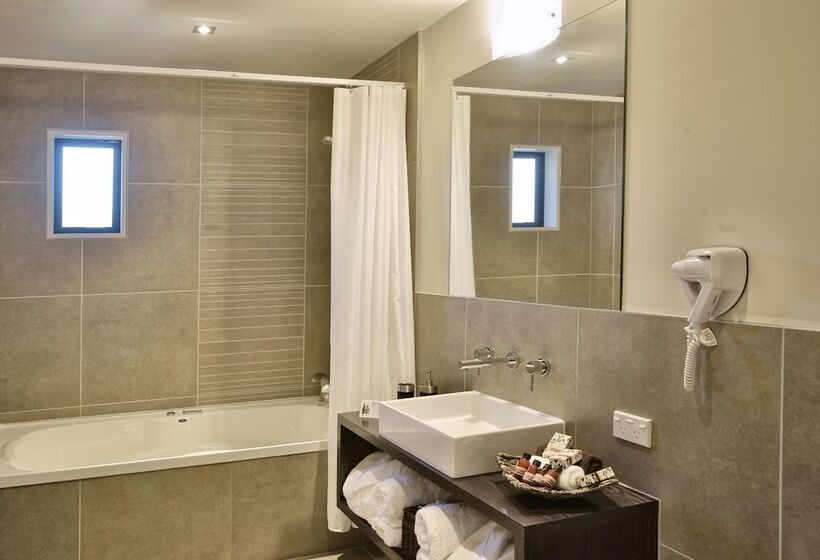 스위트, The St James Premium Accommodation