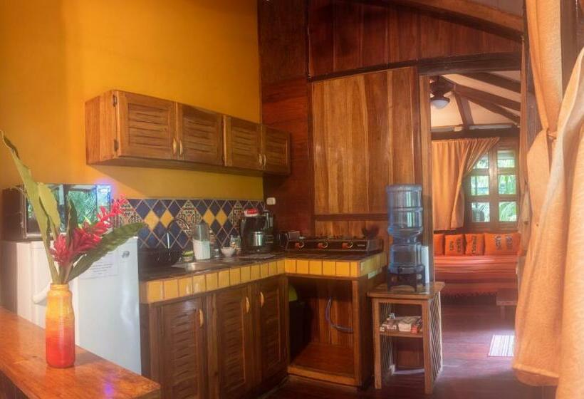 家族用バンガロー, Pachamama Jungle River Lodge   Punta Uva