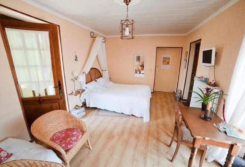 Трехместный Номер Стандарт Вид на Сад, Chez Camille