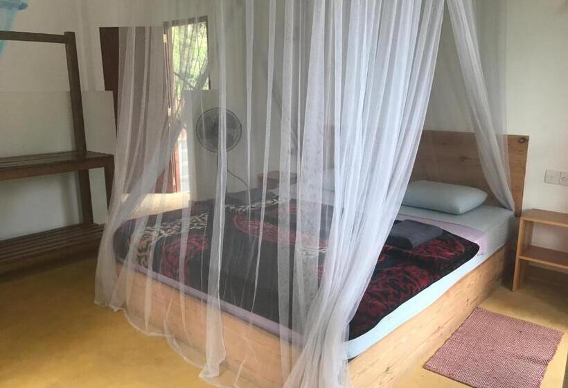 Номер Стандарт Трехместный, Raveena Guest House