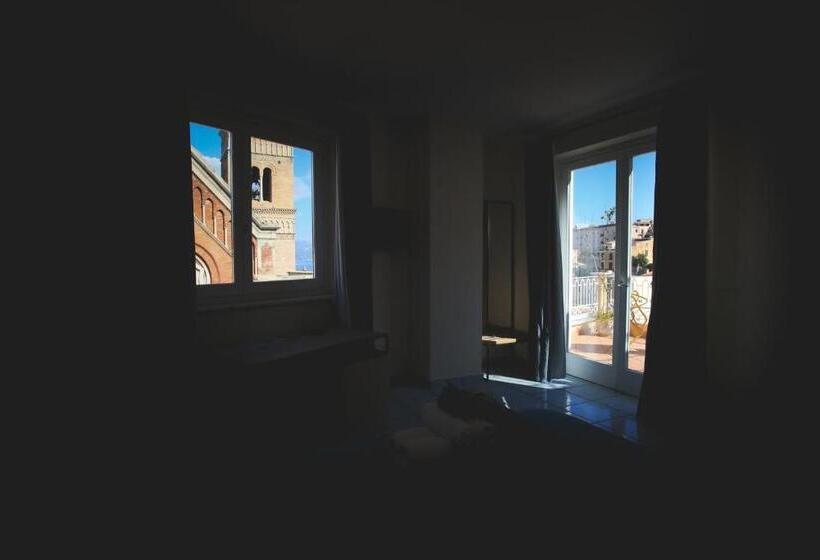 オーシャンビューデラックスルームバルコニー付き, Il Viaggiatore Gaeta Medievale B&b