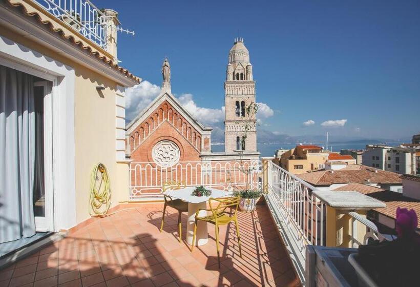 オーシャンビューデラックスルームバルコニー付き, Il Viaggiatore Gaeta Medievale B&b