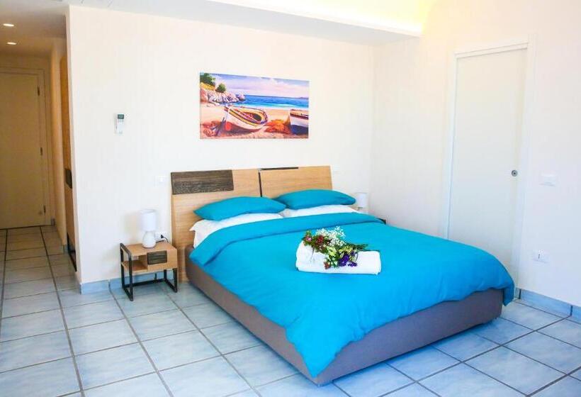 オーシャンビューデラックスルームバルコニー付き, Il Viaggiatore Gaeta Medievale B&b