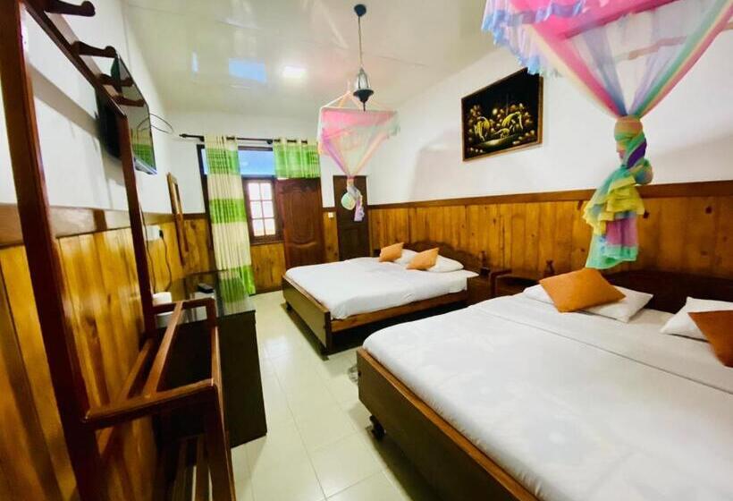 اتاق استاندارد چهار تخته, Srilak View Holiday Inn