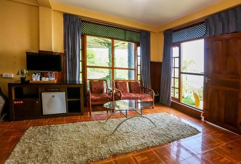 اتاق لوکس سه تخته, Srilak View Holiday Inn