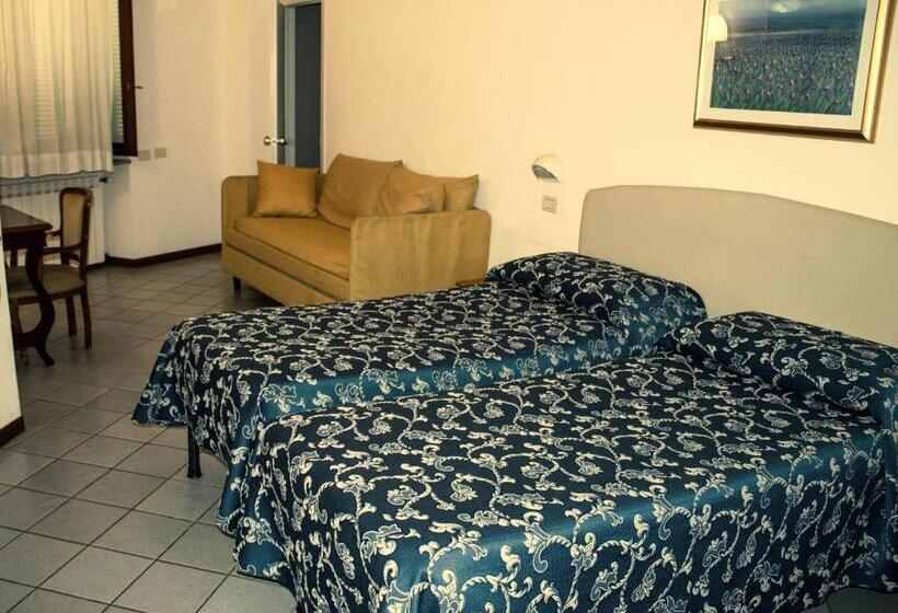 스탠다드 트리플 룸, Albergo Umbria