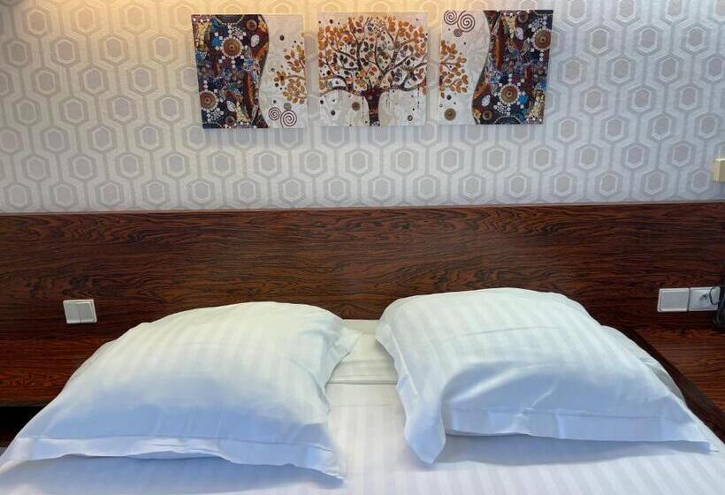 Номер Стандарт, Le Relais De La Place