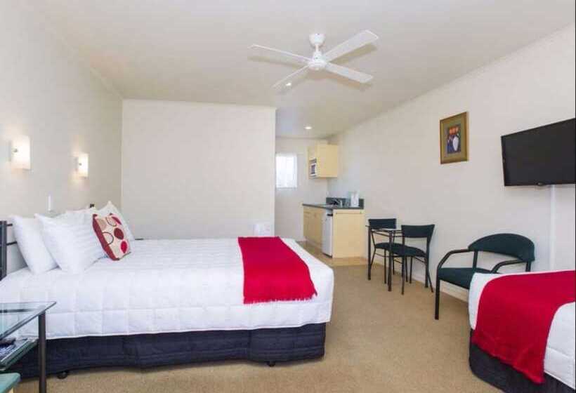 스탠다드 스튜디오, Alfresco Motor Lodge