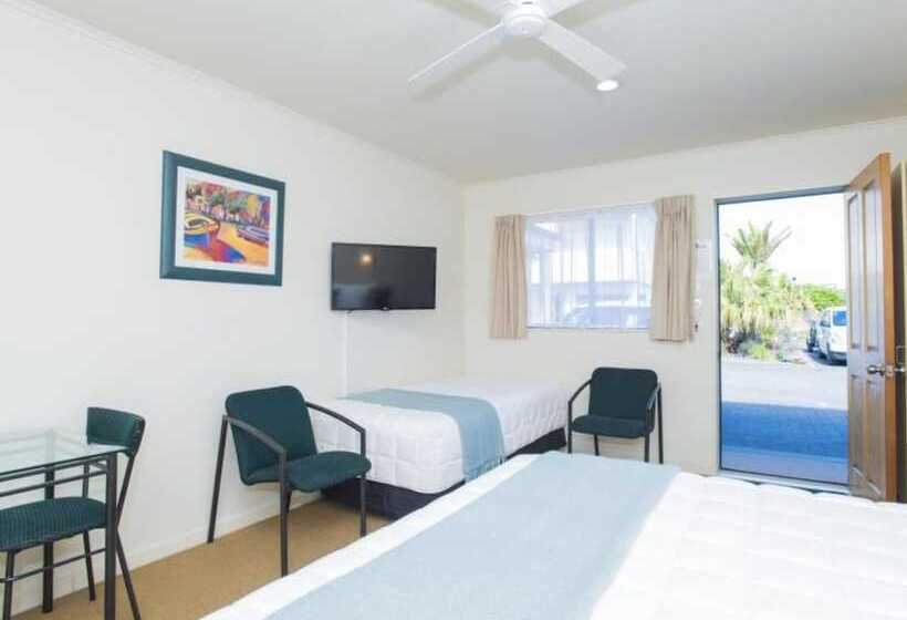 스탠다드 스튜디오, Alfresco Motor Lodge