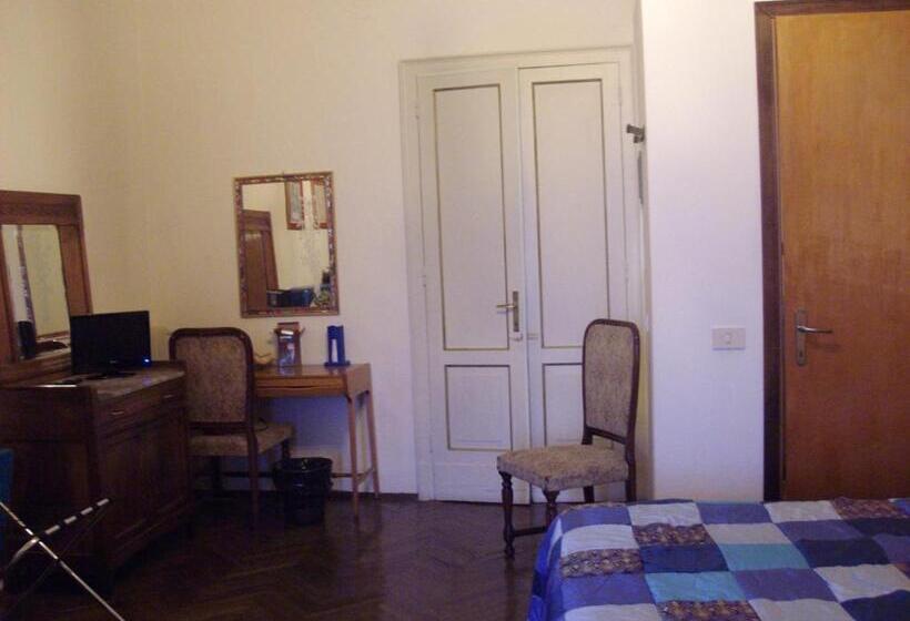 اتاق استاندارد سه نفره, Albergo Anna