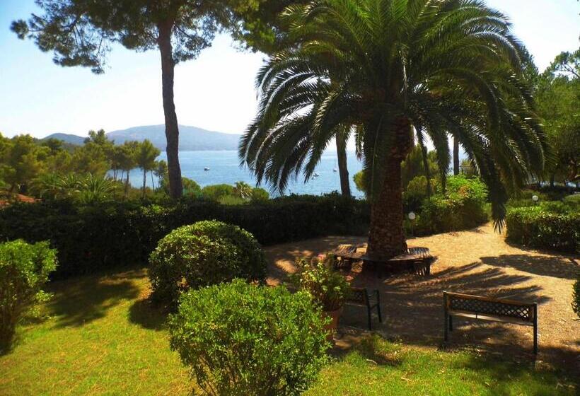 اتاق استاندارد سه تخته با چشم‌انداز باغ, Capo Sud