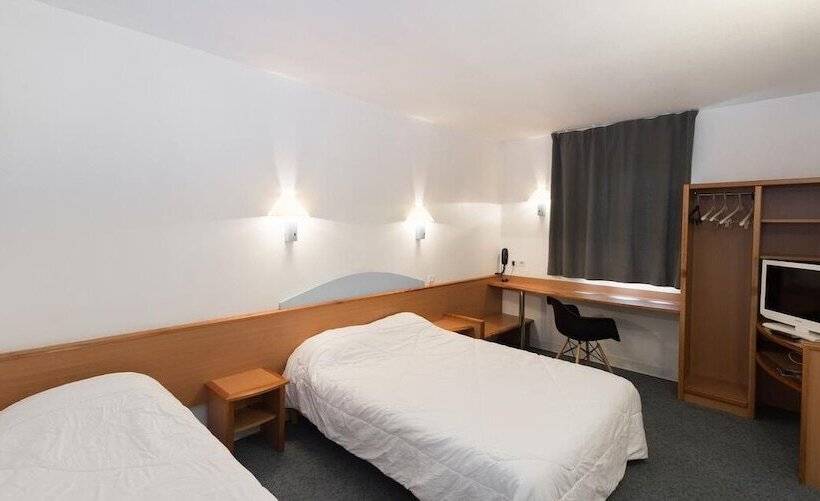 스탠다드 트리플 룸, Hôtel First Rodez