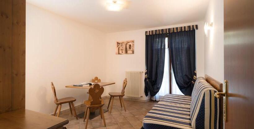اتاق استاندارد چهار تخته, Residence Chateau