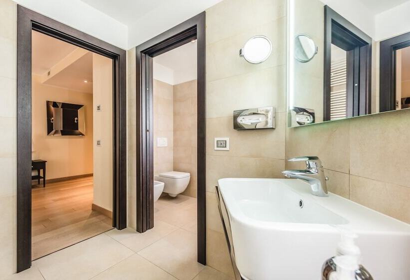 سوئیت جونیور با ماساژ آبی, Villa Madruzzo
