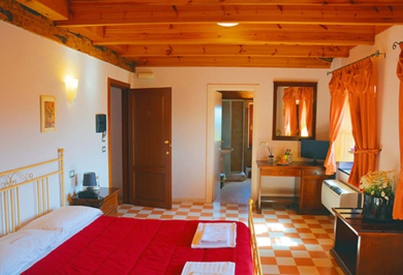 Pokój Standard Trzyosobowy, Villa Maria Pia