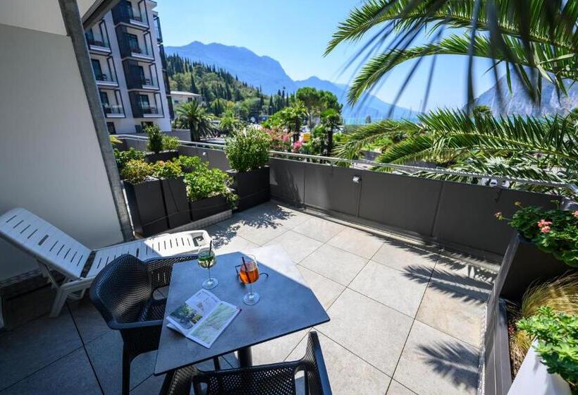Superior room with lake view, Riviera