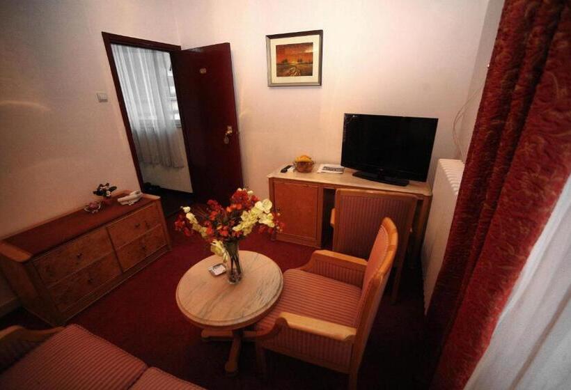 سوییت خانوادگی, Golden Inn