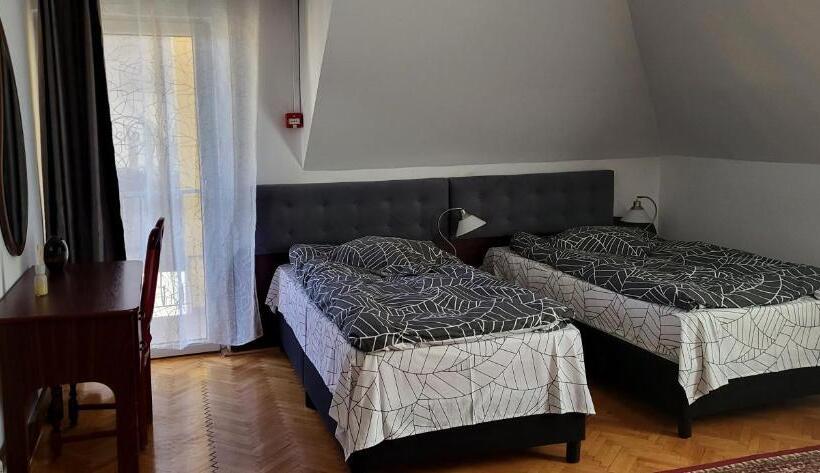 اتاق استاندارد سه نفره, Pension Casa Leone