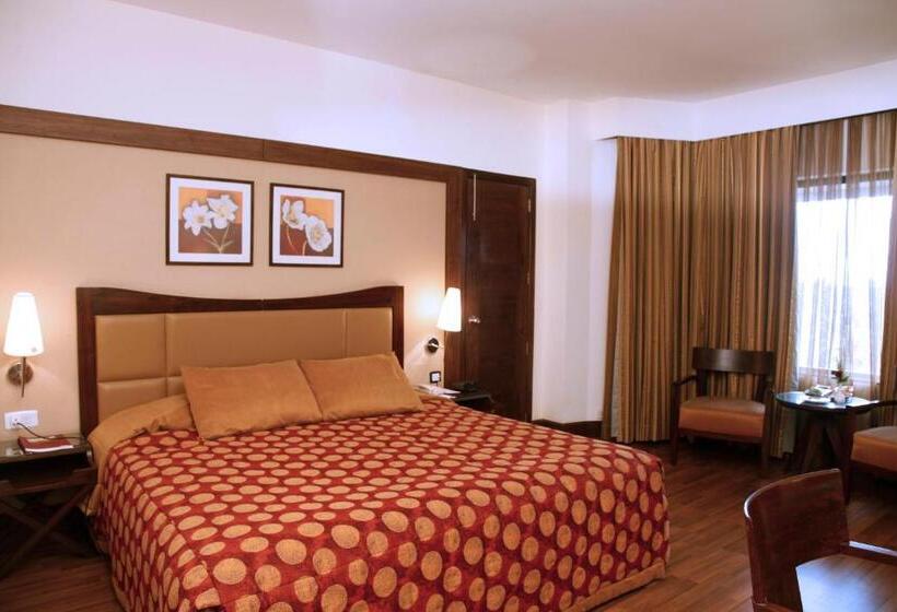 اتاق لوکس, The Retreat Hotel & Convention Centre