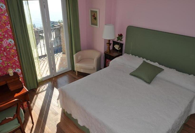 جناح جونيور مزوَّد بتراس, Welcome Inn Nerja Guest House Luxury Bed & Breakfast