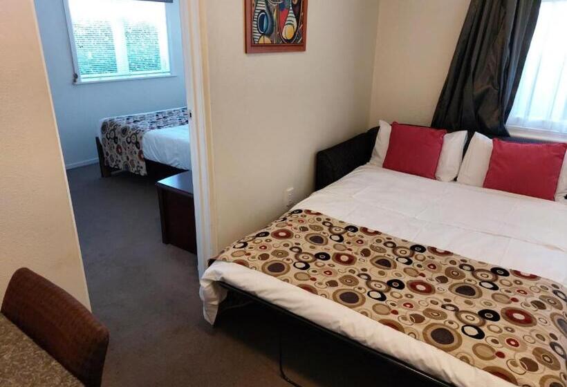 Апартаменты 1 Спальня, At Eden Park Motel