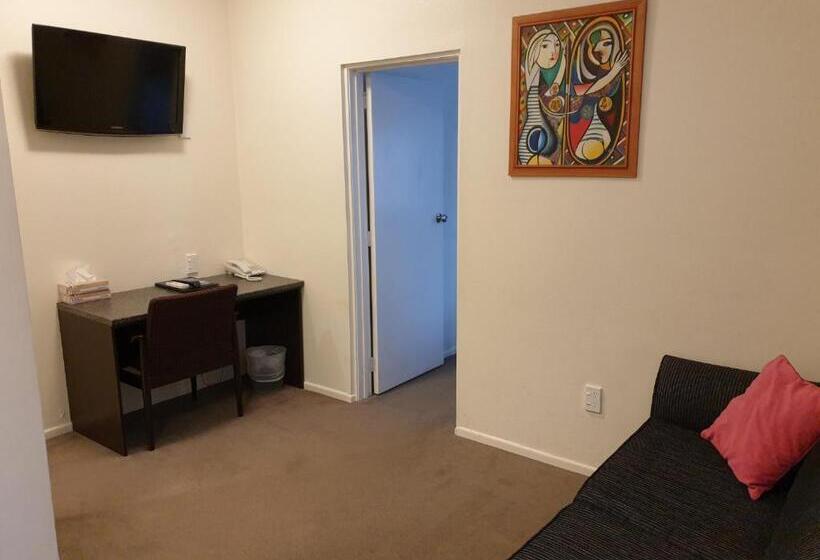 Апартаменты 1 Спальня, At Eden Park Motel