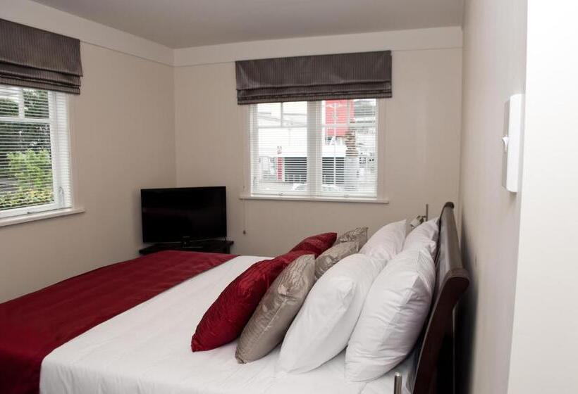 Апартаменты 1 Спальня, At Eden Park Motel
