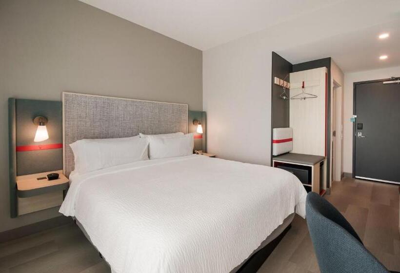 适合残疾人士使用的带超级大床的标准间, Avid Hotels Mt Juliet – Nashville Area By Ihg