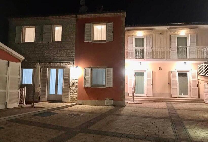 اتاق استاندارد اینتریور, Fonte D Olio Conero Relais
