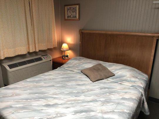 Студия Deluxe, Town N  Country Motel, 1 Block To Bar, Cafe, Gas